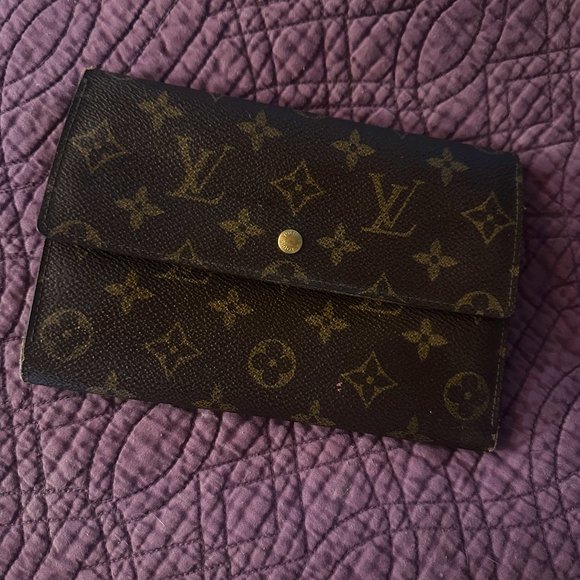 Authentic LOUIS VUITTON Trifold International wallet in Monogram - Picture 1 of 9